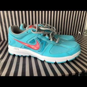 Women’s Nike sneakers 9 brand new